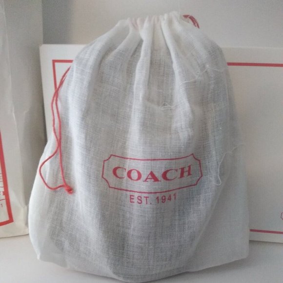 New With Gift Box & Dust Bag Coach Black Small Leather Wristlet F45651 - Picture 2 of 11